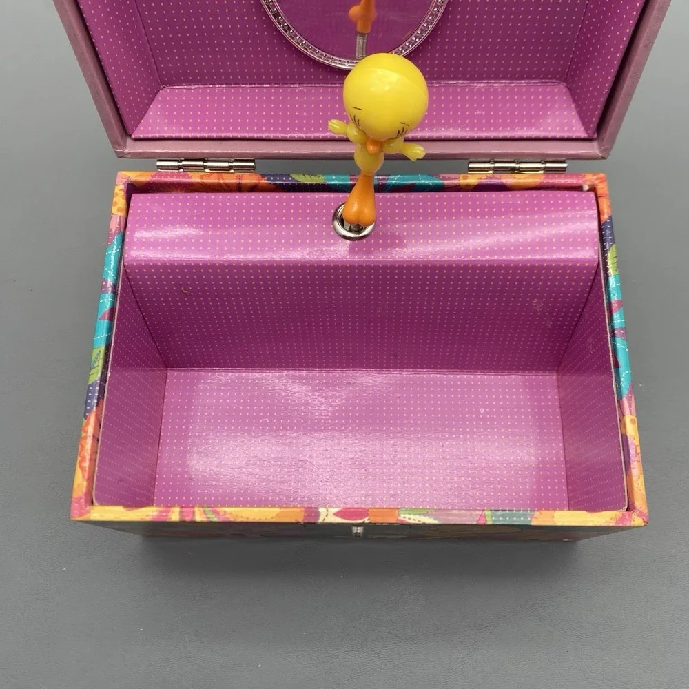 2000 Looney Tunes Tweety Bird Musical Jewelry box 3.2